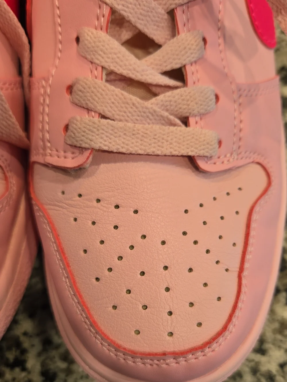 NIKE WOMEN'S LOW TRIPLE PINK SNEAKERS. SIZE 8 U. S.  DH9756-600